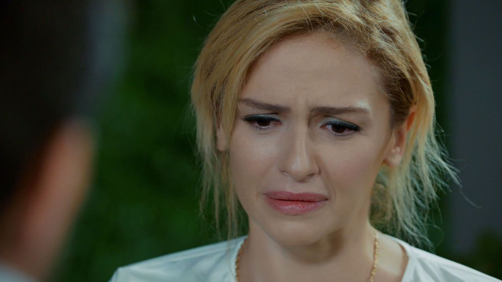 Yasemin se da cuenta de sus errores