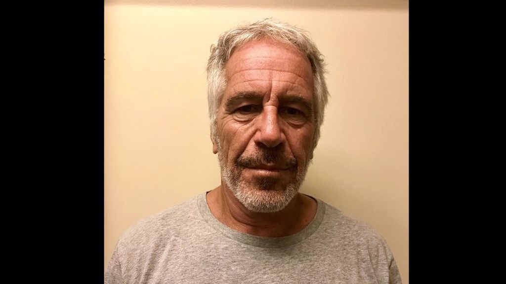 Epstein, más cerca del homicidio: un forense pone en duda que se suicidara