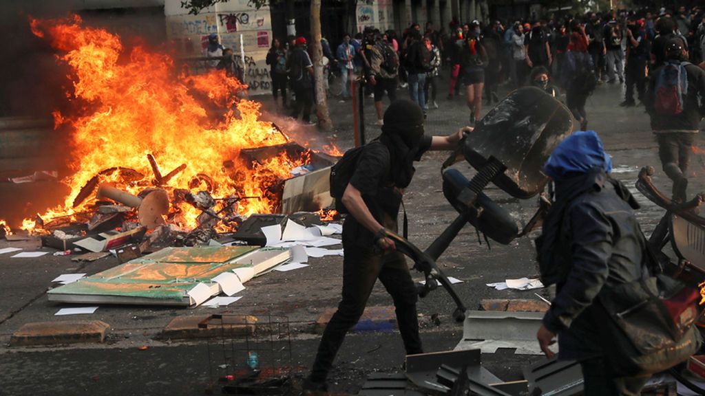 Chile:  Las violentas protestas ponen contra las cuerdas al gobierno de Sebastián Piñera