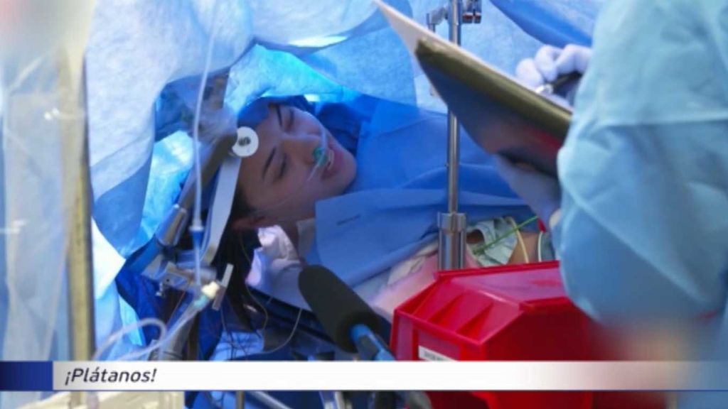 Retransmiten en directo una operación cerebral con la paciente despierta