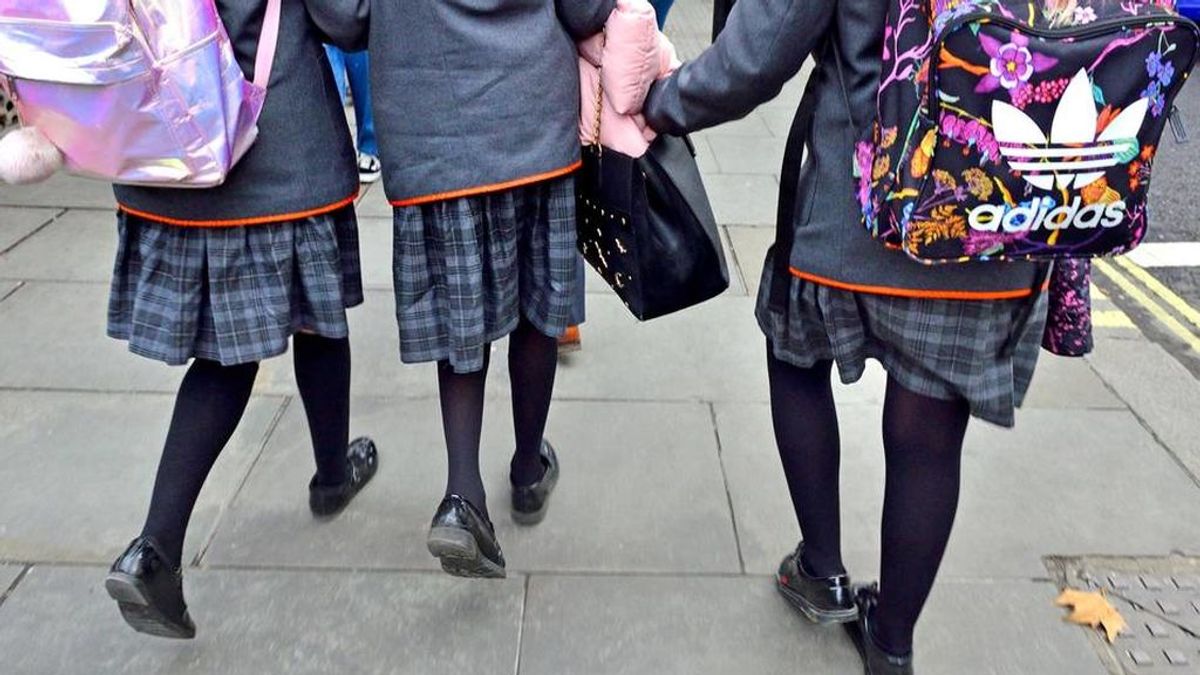 Valencia eliminará las faldas obligatorias para chicas en los uniformes escolares