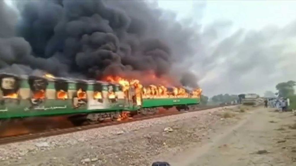 Mueren 70 personas en el incendio de un tren por una explosión de gas