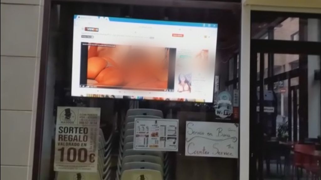 La reproducción de un video pornográfico en un bar cerrado de Alicante causa estupor entre los alicantinos