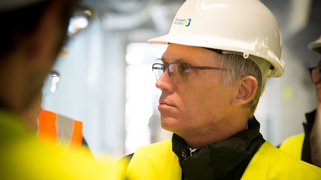 Tavares comenzó en la industria como ingeniero