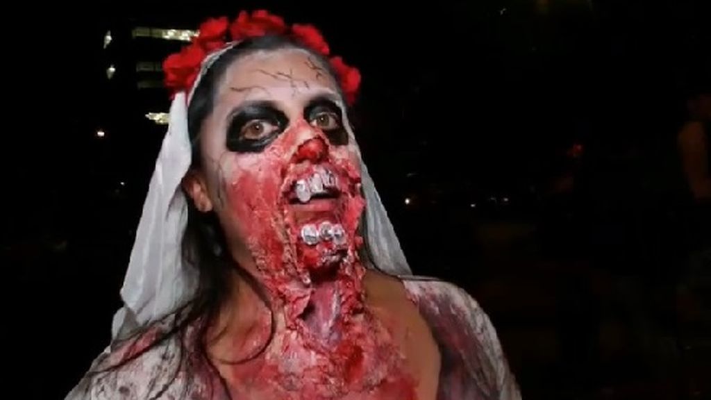 Día de Difuntos en Colombia: los zombis invaden las calles de la capital en el desfile de muertos vivientes