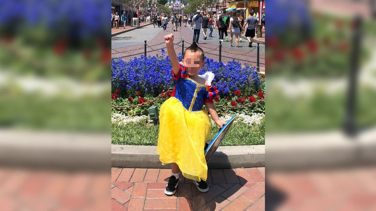 Con cuatro años, Evan rompe con los estereotipos y cumple su sueño de vestirse de princesa