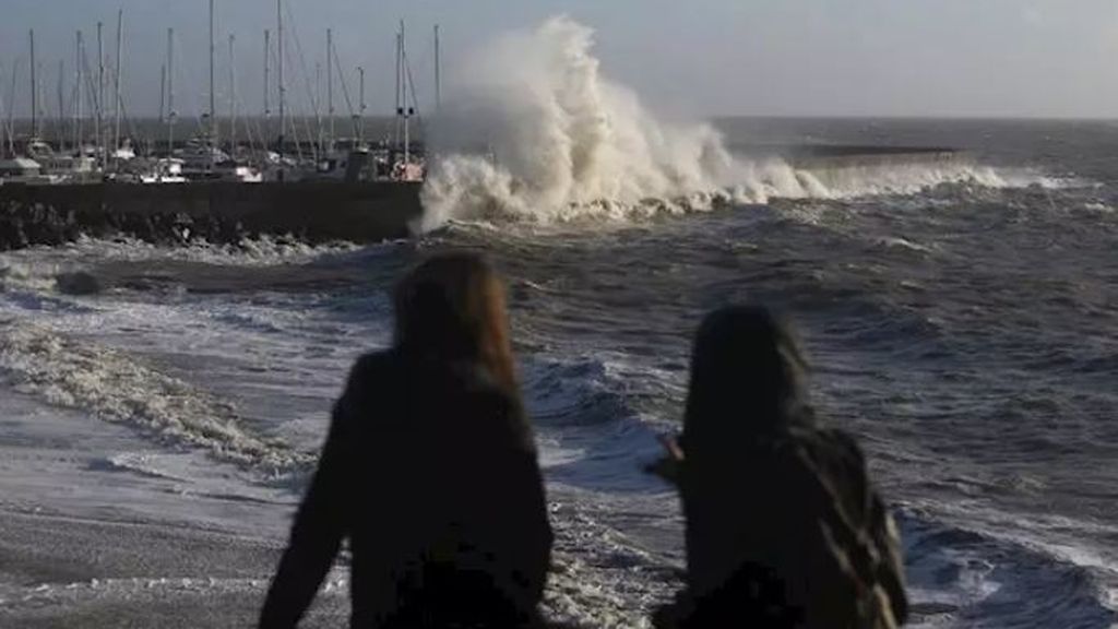 Una tormenta deja sin electricidad a 140.000 hogares en el oeste de Francia Una tormenta deja sin electricidad a 140.000 hogares en el oeste de Francia