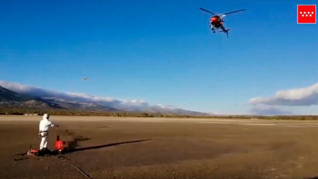 Un ciclista, atrapado por el fango de un embalse seco Un ciclista, atrapado por el fango de un embalse seco