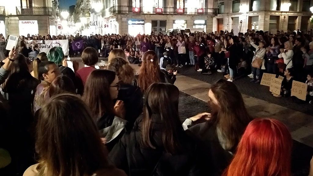 Vuelve el 'No es no': concentraciones en varias ciudades contra la sentencia de la 'manada' de Manresa Vuelve el 'No es no': concentraciones en varias ciudades contra la sentencia de la 'manada' de Manresa