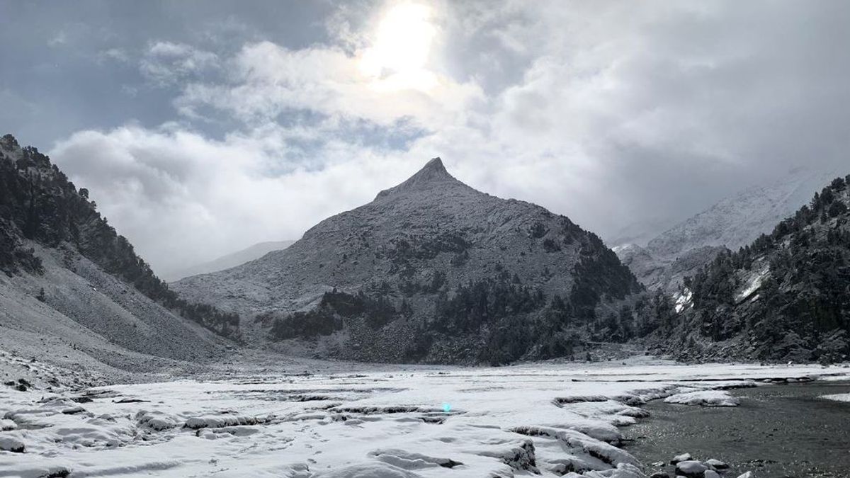 Nieve a 1.400 metros: las montañas de la Península se cubren de blanco