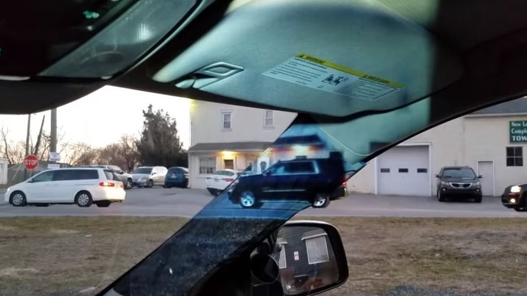 Una adolescente resuelve el problema del punto ciego en los coches con una 'webcam' y un proyector