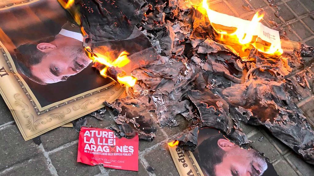 Fostos de Felipe VI quemadas