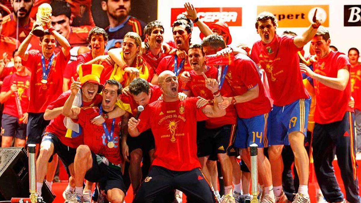 Sigamos mirándonos el ombligo Sigamos mirándonos el ombligo