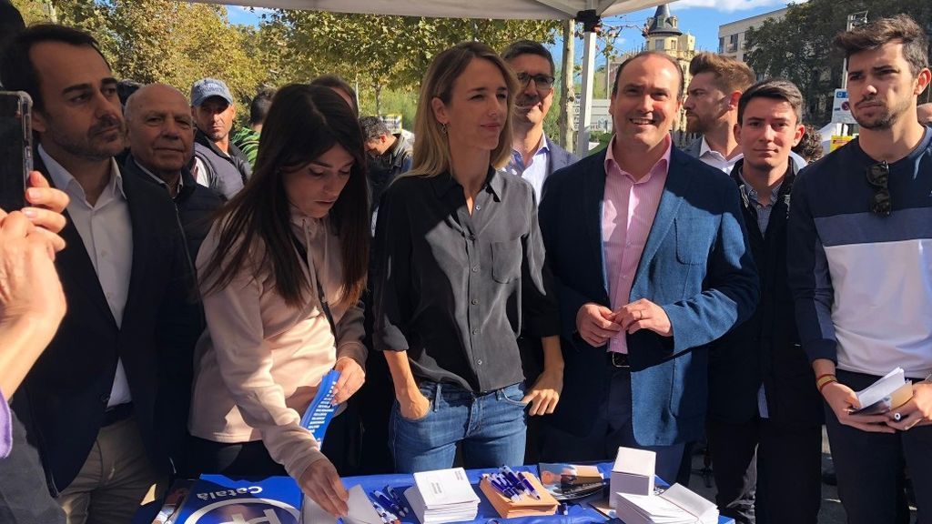 Los escaños también se disputan en la plaza Universidad de Barcelona Los escaños también se disputan en la plaza Universidad de Barcelona