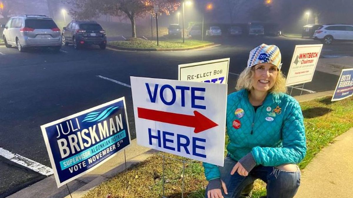 La mujer que sacó el dedo a Trump ha ganado las elecciones en Virginia