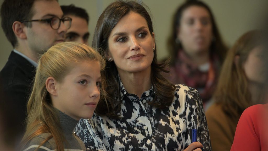 Los pantalones 'low cost' que la infanta Leonor ha copiado a su madre, la reina Letizia: dónde puedes conseguirlos