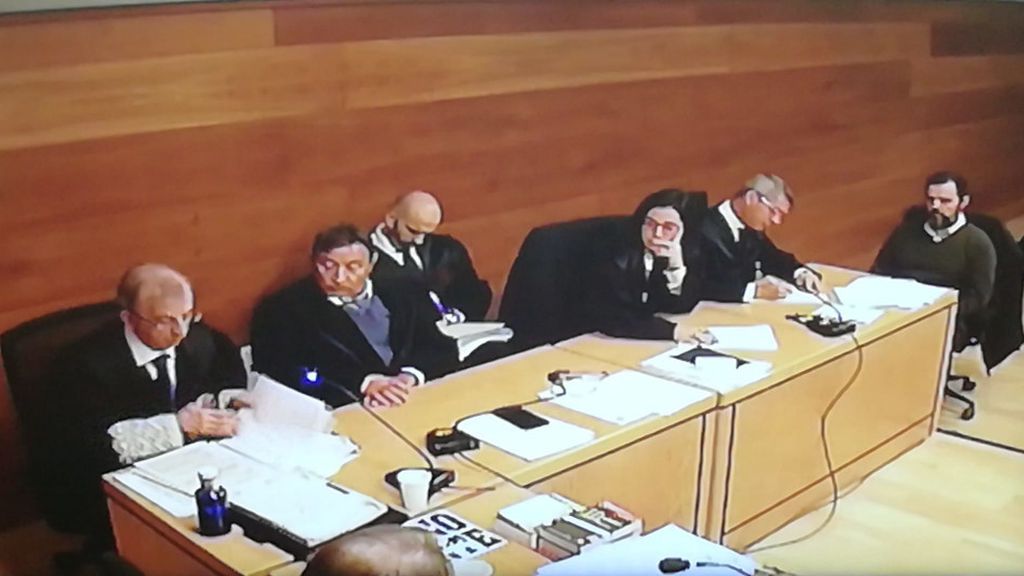 Fiscalía y acusación particular defienden sin pruebas la culpabilidad del acusado del crimen de la CAM Fiscalía y acusación particular defienden sin pruebas la culpabilidad del acusado del crimen de la CAM