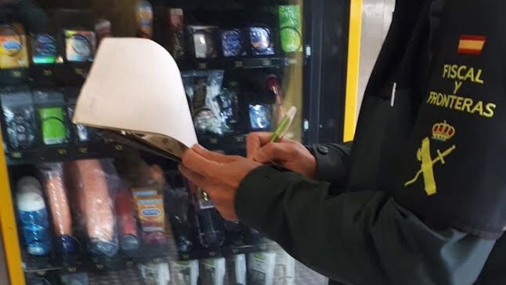 Consoladores y otros productos eróticos, al alcance de los niños en expendedoras de Pontevedra Consoladores y otros productos eróticos, al alcance de los niños en expendedoras de Pontevedra