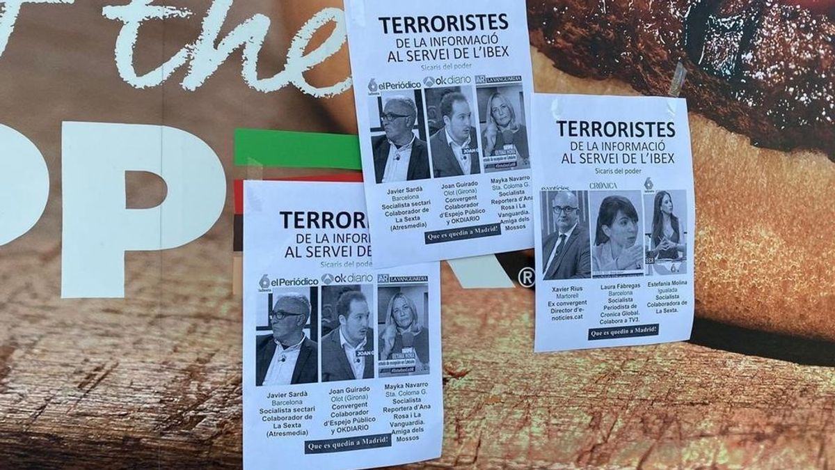 Aparecen carteles anónimos llamando "terroristas de la información" a varios periodistas