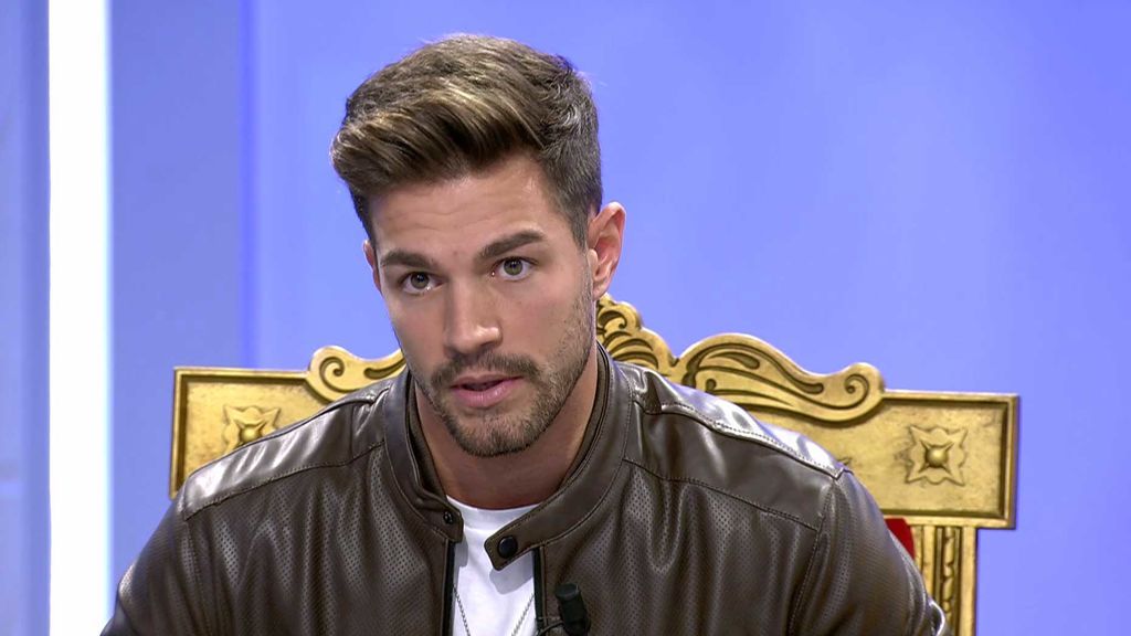 David reconoce que pudo tontear con otras chicas por el móvil mientras pretendía a Violeta David reconoce que pudo tontear con otras chicas por el móvil mientras pretendía a Violeta