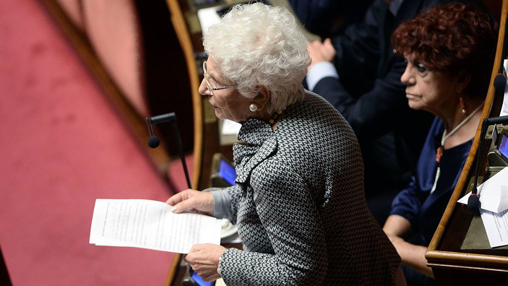 Liliana Segre, la senadora italiana que sobrevivió al Holocausto, escoltada por amenazas racistas Liliana Segre, la senadora italiana que sobrevivió al Holocausto, escoltada por amenazas racistas