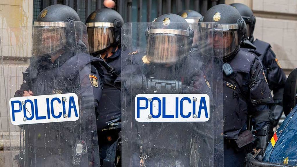 Los policías desplazados a Cataluña sí podrán votar Los policías desplazados a Cataluña sí podrán votar