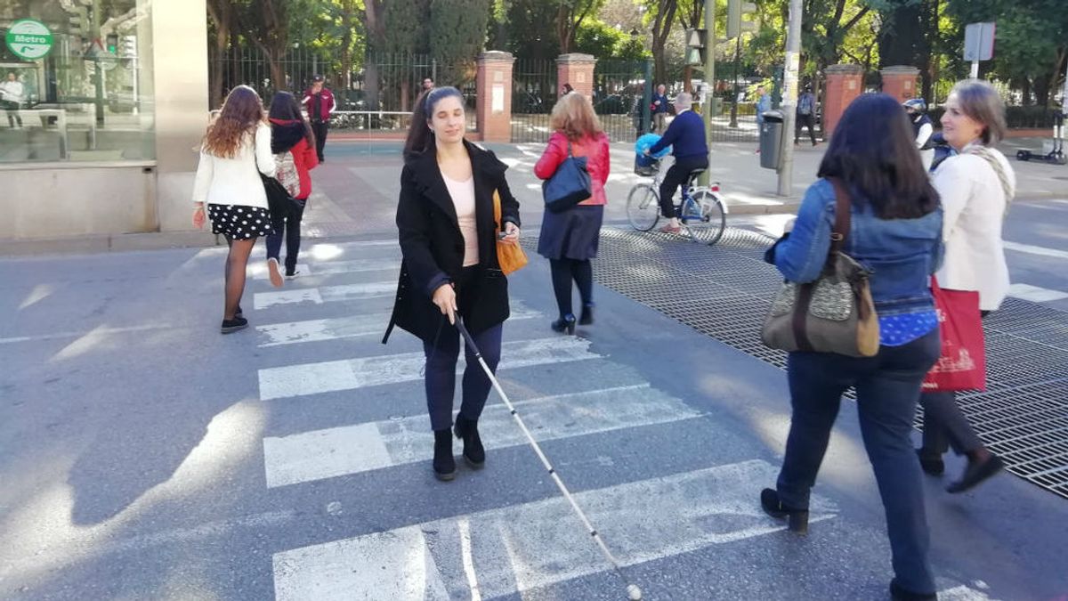 Los 20 pasos más seguros de Raquel: instalan el semáforo sonoro que llevaba 10 años pidiendo Los 20 pasos más seguros de Raquel: instalan el semáforo sonoro que llevaba 10 años pidiendo