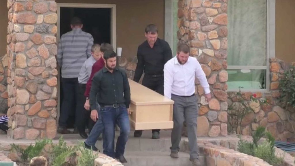 Lágrimas y rabia en los funerales de la familia mormona asesinada en México
