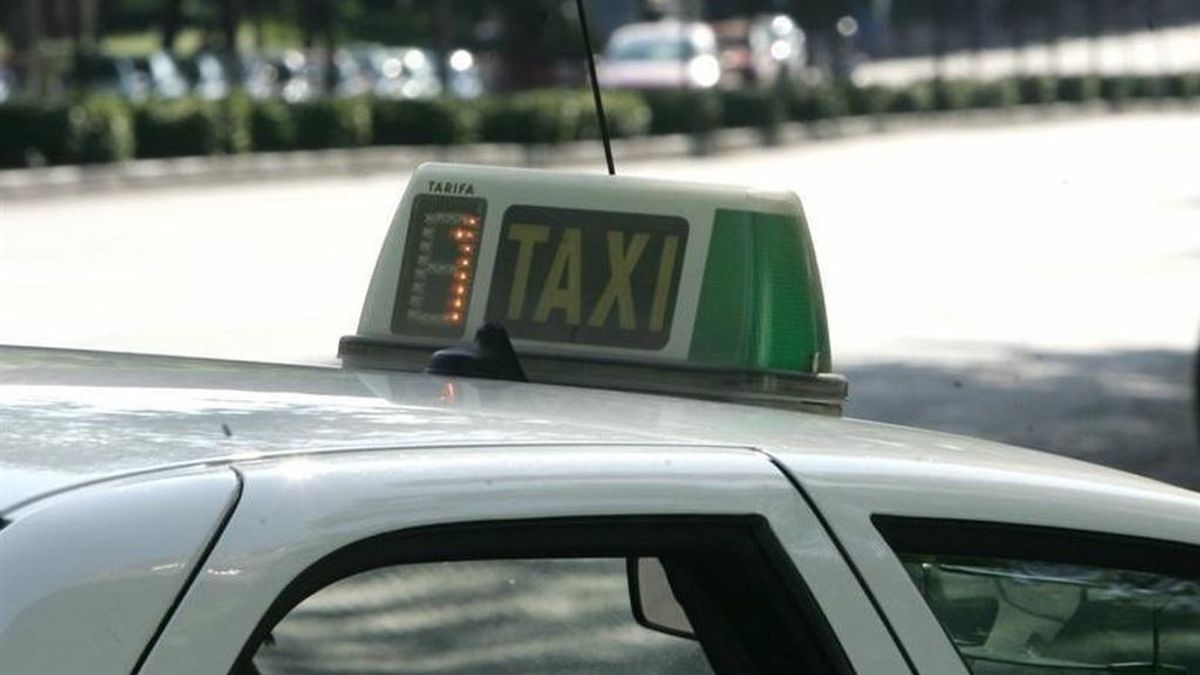 El taxista honrado: devuelve una mochila que contenía 5.500 euros