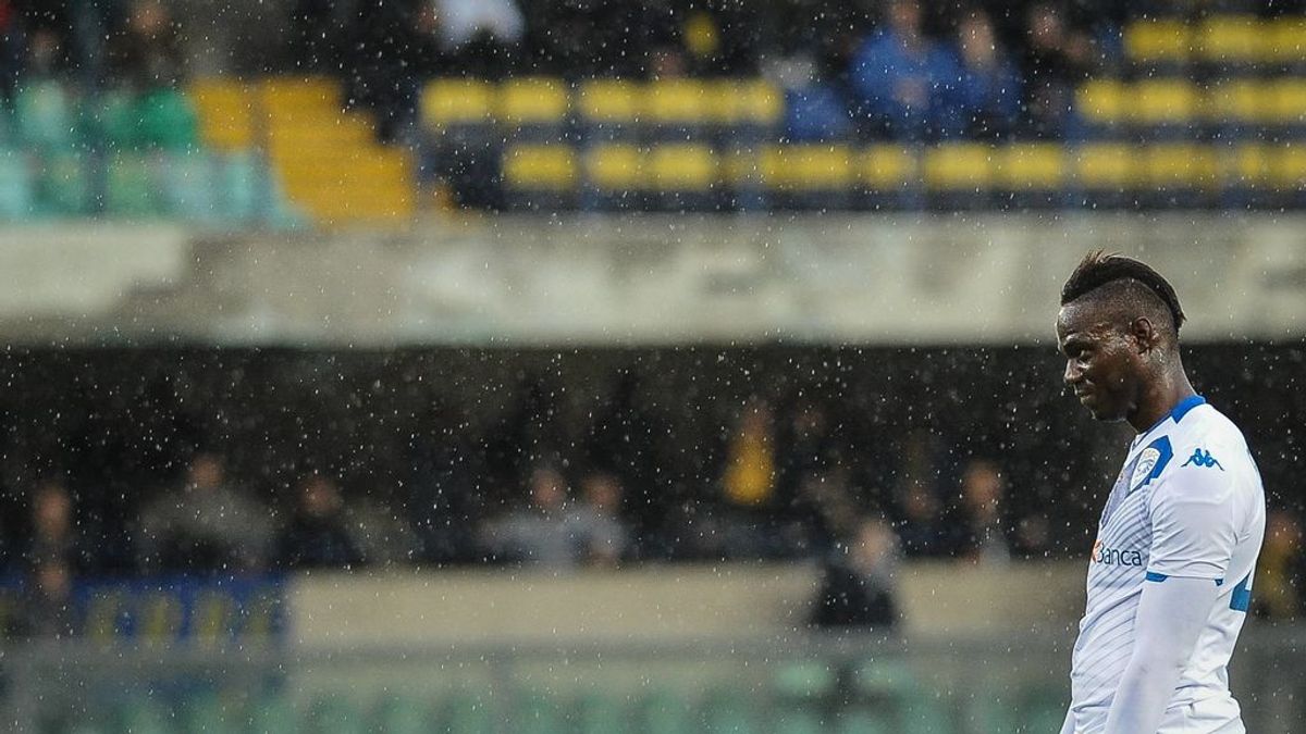 Ultras del Brescia critican a Balotelli por su "arrogancia" tras los ataques racistas que recibió en Verona: "Fueron hechos aislados"