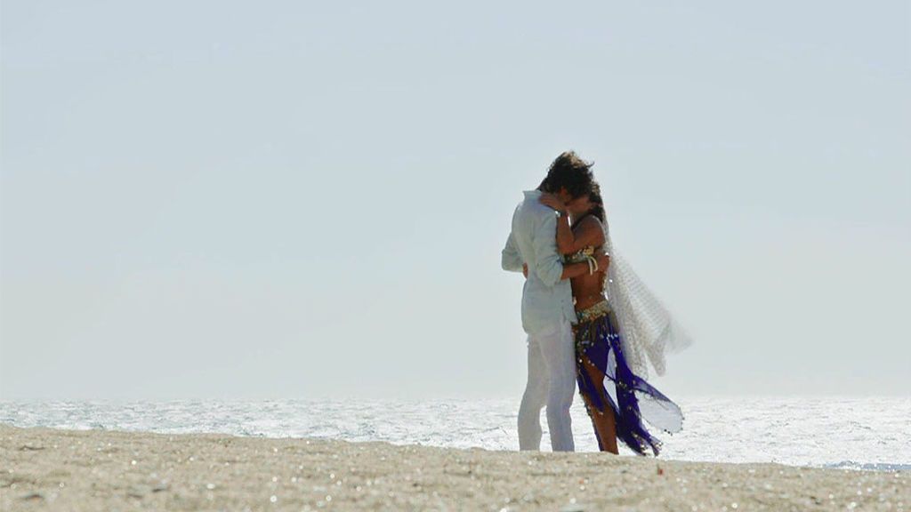 Sandra sorprende a Miguel dentro de una jaima frente al mar: “Quiero empezar una vida contigo”