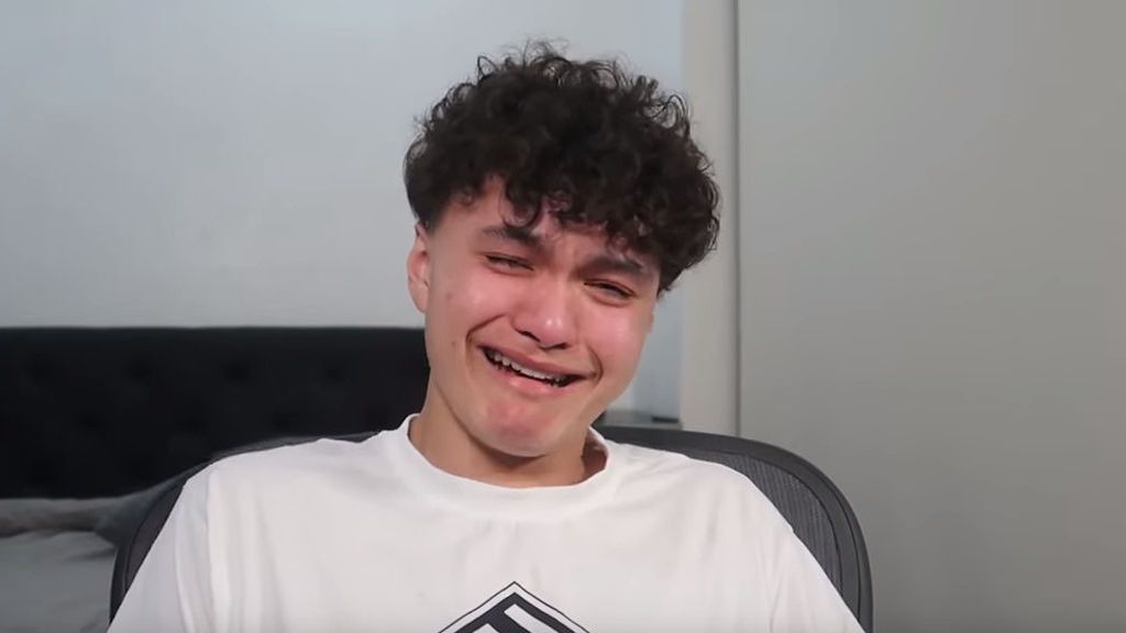 Expulsan para siempre a un jugador del 'Fortnite' por hacer trampas y se graba llorando pidiendo clemencia Expulsan para siempre a un jugador del 'Fortnite' por hacer trampas y se graba llorando pidiendo clemencia