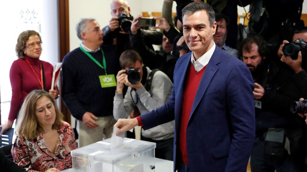 Sánchez anima a los españoles a "fortalecer con nuestro voto la democracia"