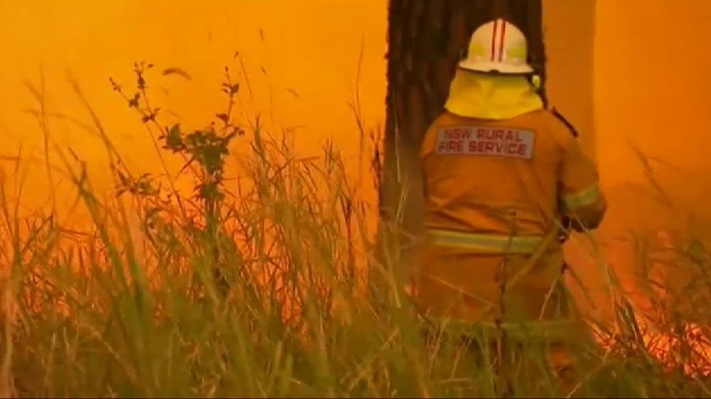 Graves incendios forestales en Australia dejan al menos tres fallecidos