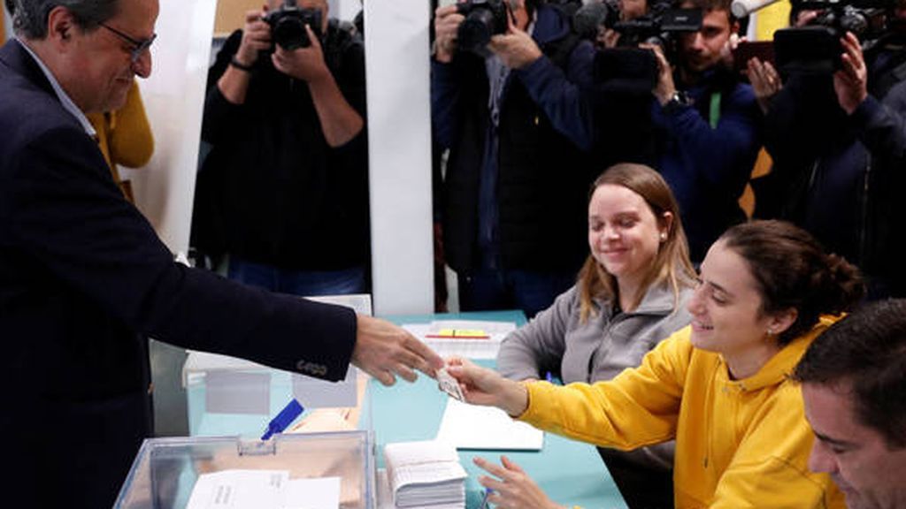 torra vota su hija en la mesa electoral