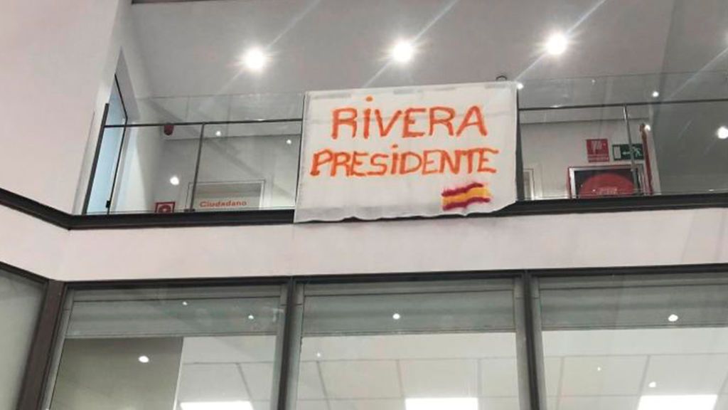 Elecciones 10-N: Anécdotas en las sedes de los partidos políticos Elecciones 10-N: Anécdotas en las sedes de los partidos políticos