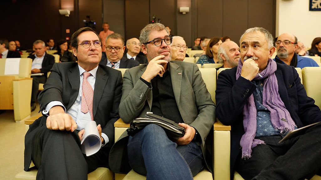 Patronal y sindicatos apremian a los partidos para que formen gobierno Patronal y sindicatos apremian a los partidos para que formen gobierno