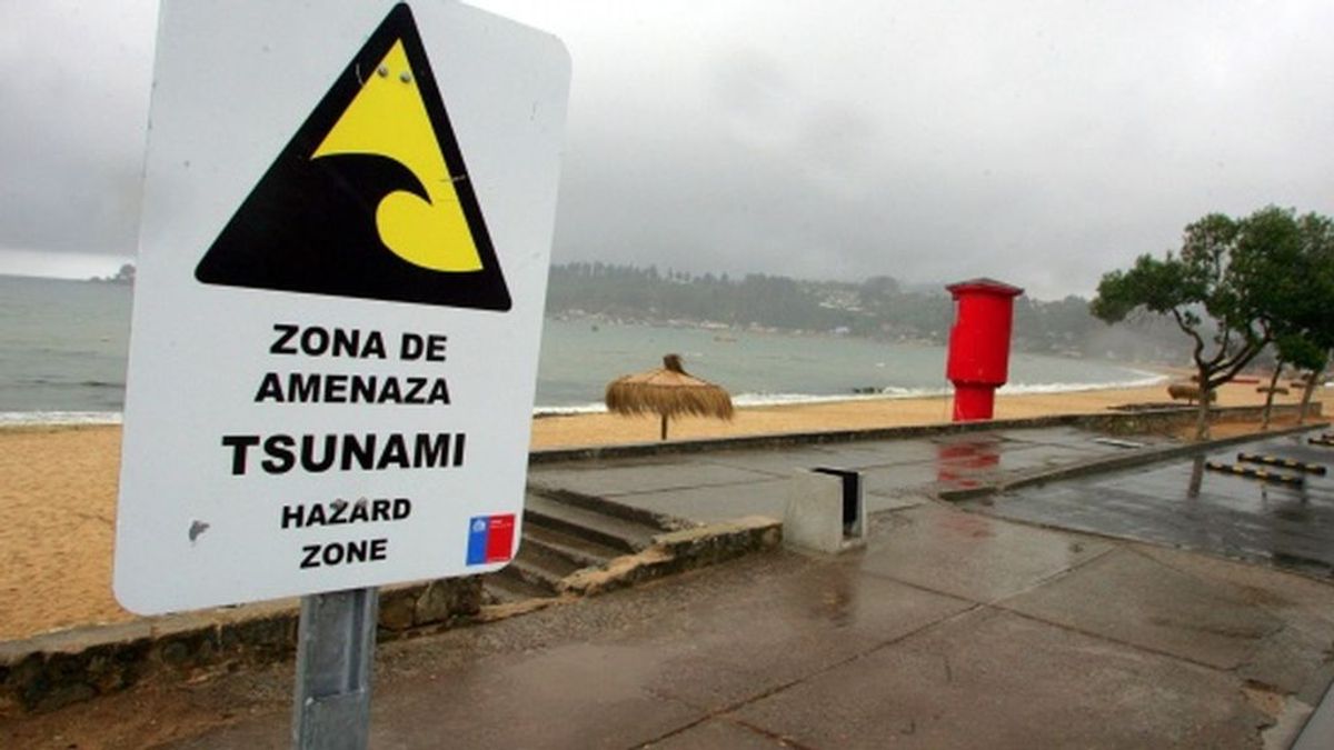 El presidente de El Salvador alerta a la población de riesgo de tsunami y pide que se desplacen a las zonas altas