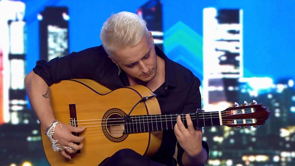 Jero, un londinense apasionado de la guitarra española: "Me dedico al flamenco desde niño"
