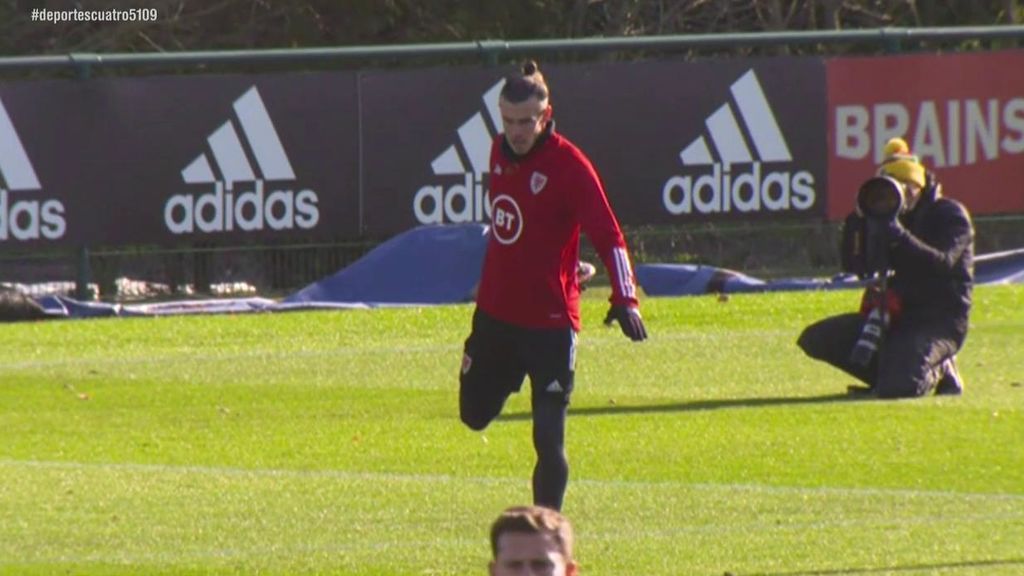 Bale entrena con Gales