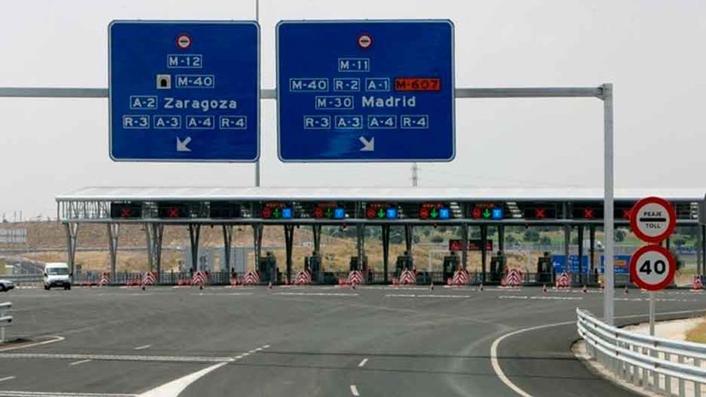 Las rebajas disparan el tráfico por las autopistas 'rescatadas' un 24% Las rebajas disparan el tráfico por las autopistas 'rescatadas' un 24%