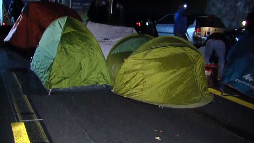 La policía gala intenta desalojar a Tsunami Democratic en la frontera