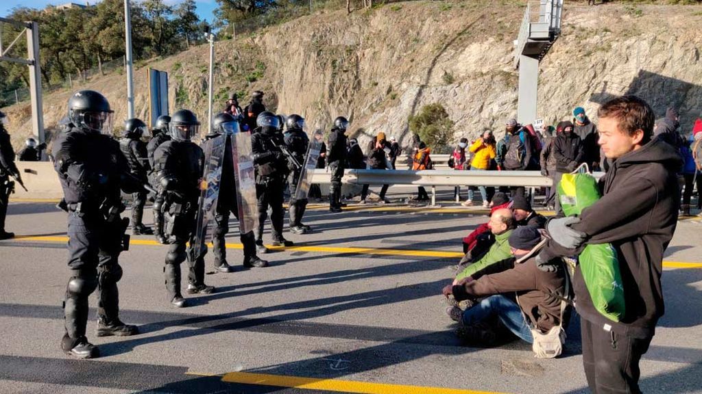 19 manifestantes detenidos en la frontera con Francia 19 manifestantes detenidos en la frontera con Francia