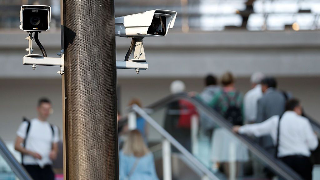 Las cámaras de seguridad falsas también pueden vulnerar la intimidad, según el Supremo Las cámaras de seguridad falsas también pueden vulnerar la intimidad, según el Supremo