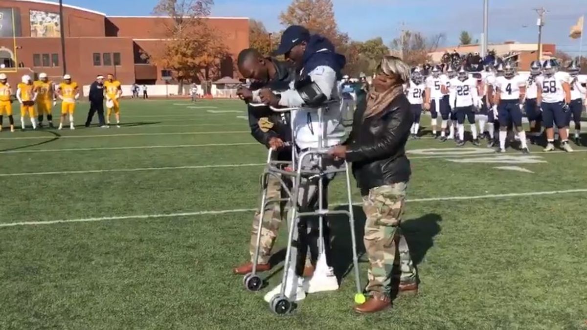 Los médicos le dijeron que no podría volver a caminar, pero lo hizo: la historia de superación de un jugador de fútbol americano universitario