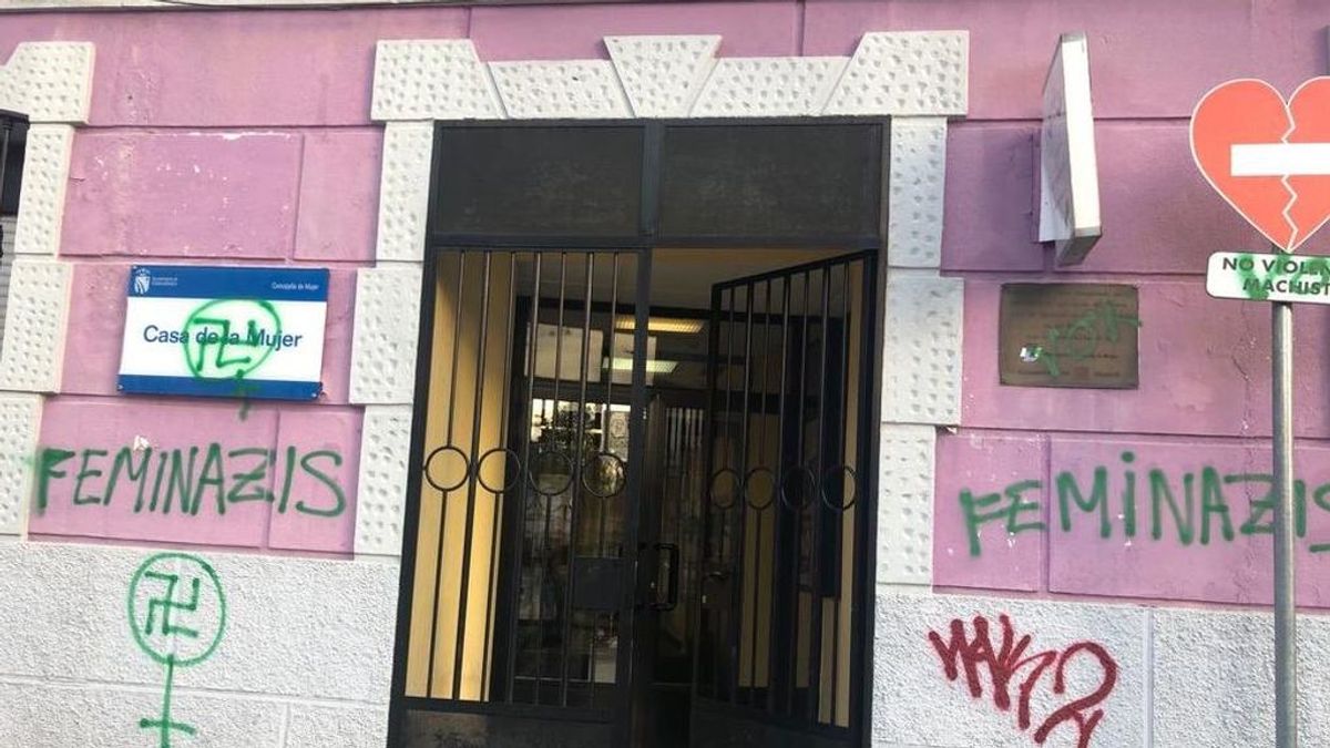 Maricas fuera y feminazis: las pintadas que empiezan a dar miedo en España