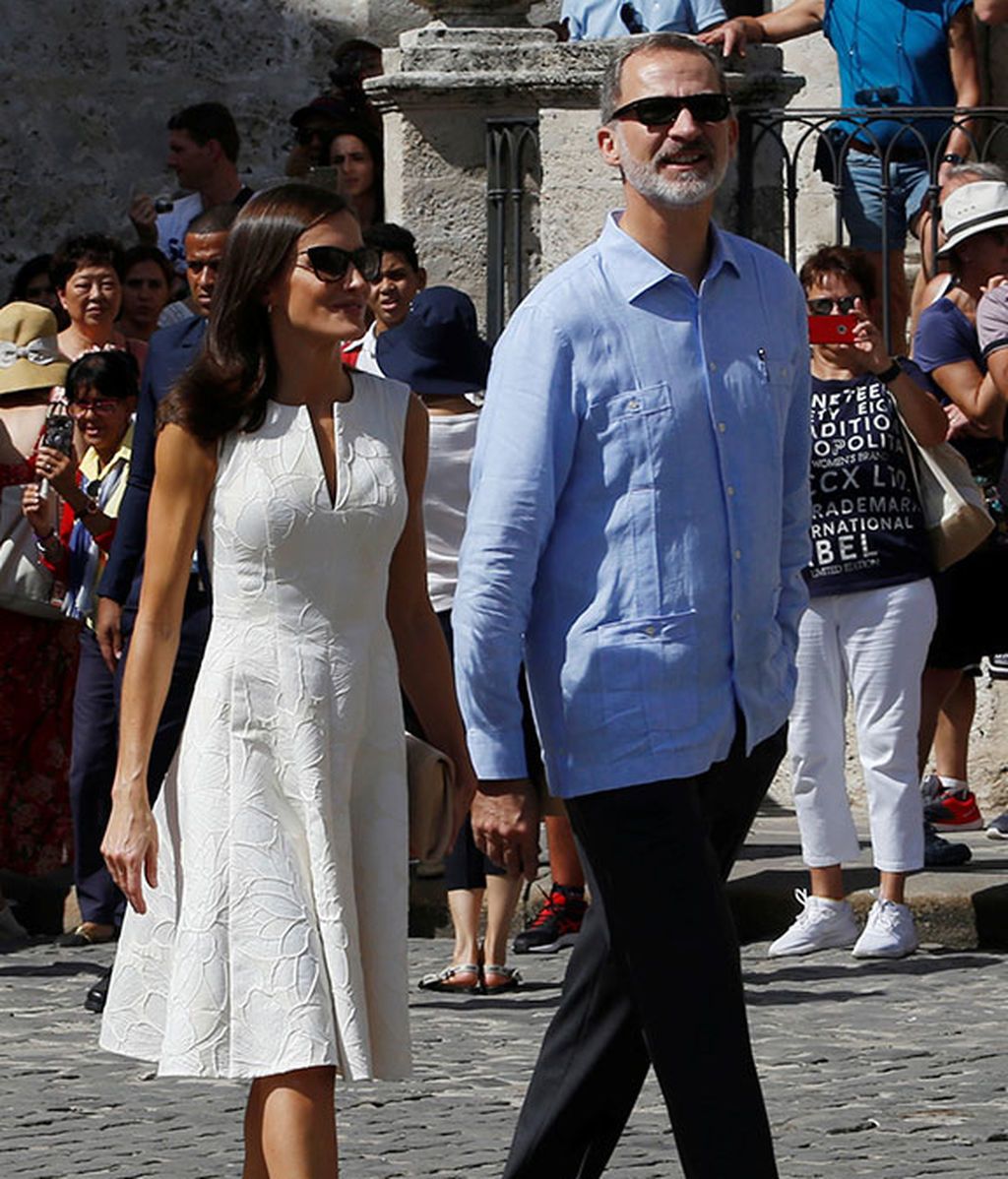Felipe y Letizia paseando de la mano por la Habana Vieja
