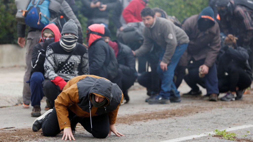 Los independentistas mantienen cortada la AP-7 en Girona