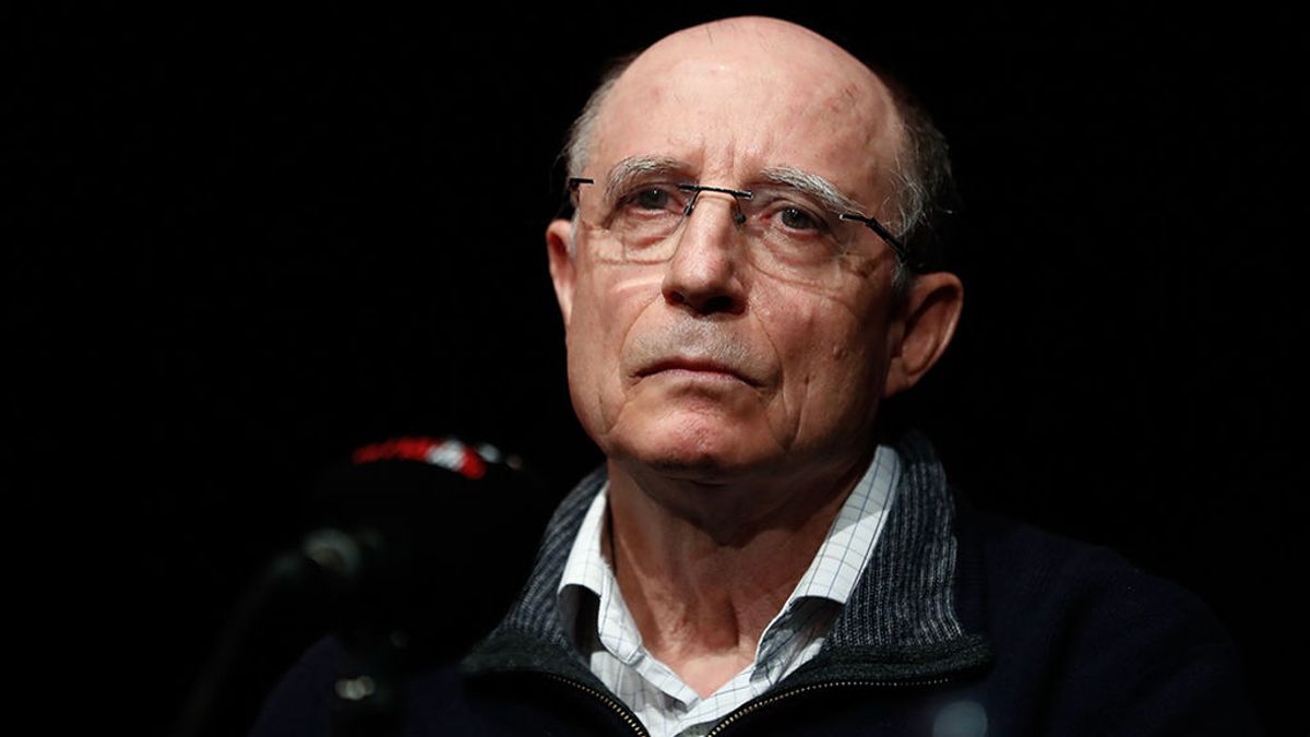 Ángel Hernández reúne 120.000 firmas para que la primera ley de la legislatura regule la eutanasia Ángel Hernández reúne 120.000 firmas para que la primera ley de la legislatura regule la eutanasia