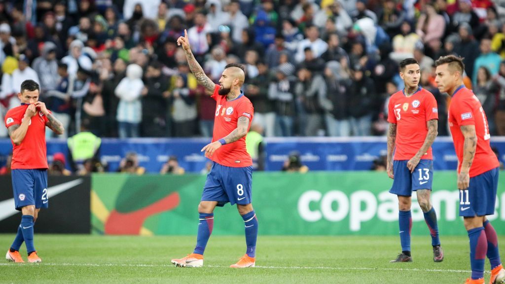 La selección de Chile decide no jugar su partido amistoso ante Perú por el conflicto social que sufre el país La selección de Chile decide no jugar su partido amistoso ante Perú por el conflicto social que sufre el país